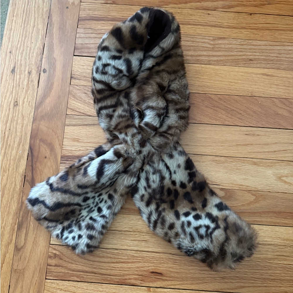 Parkhurst Brown Knit Scarf with Leopard Trim